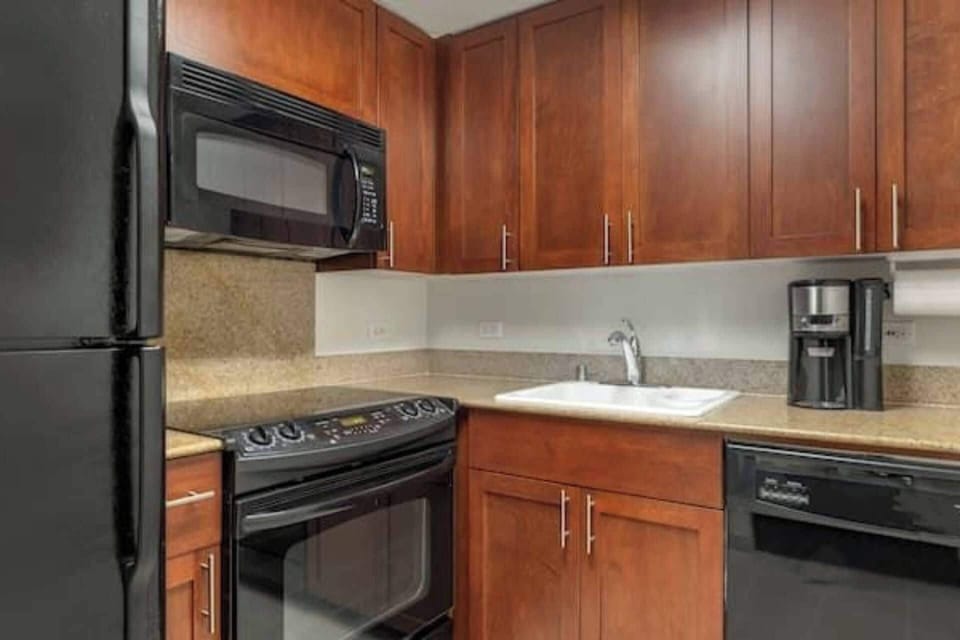 Full kitchen
