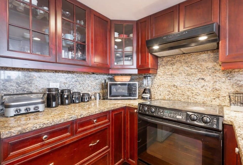 With plenty of counter space and all the necessary appliances and cookware, you have everything you need to create delicious meals during your stay.