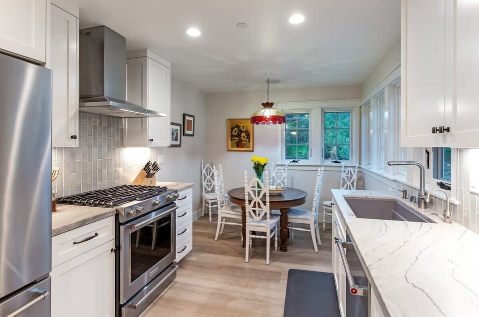 Chef designed kitchen with eat in dinette