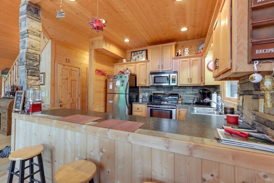 Full kitchen with stainless appliances