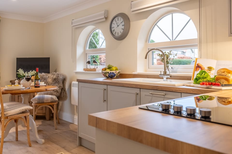 Dining area and well-equipped kitchen