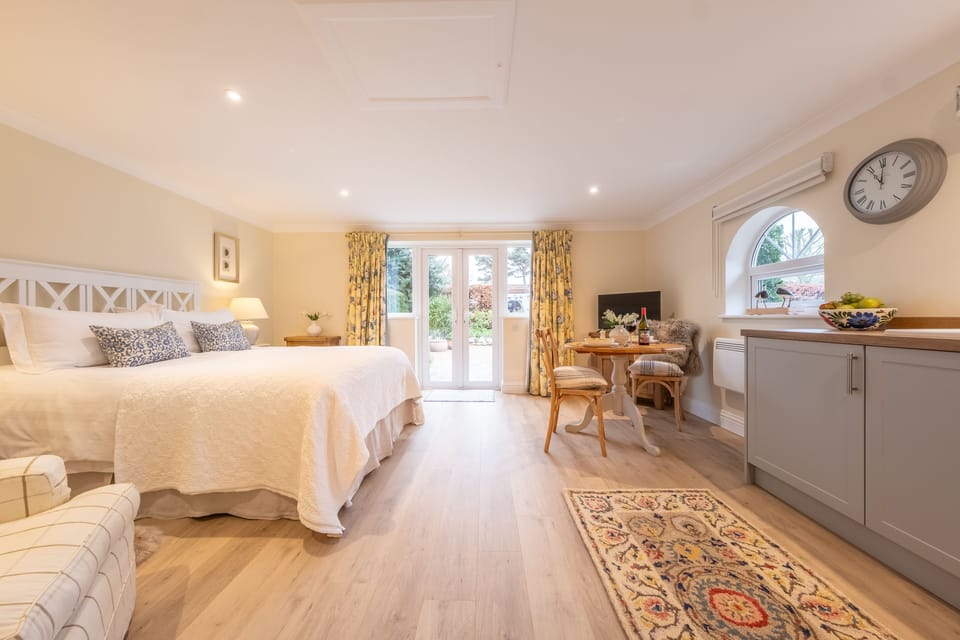 Bright and airy open plan living environment