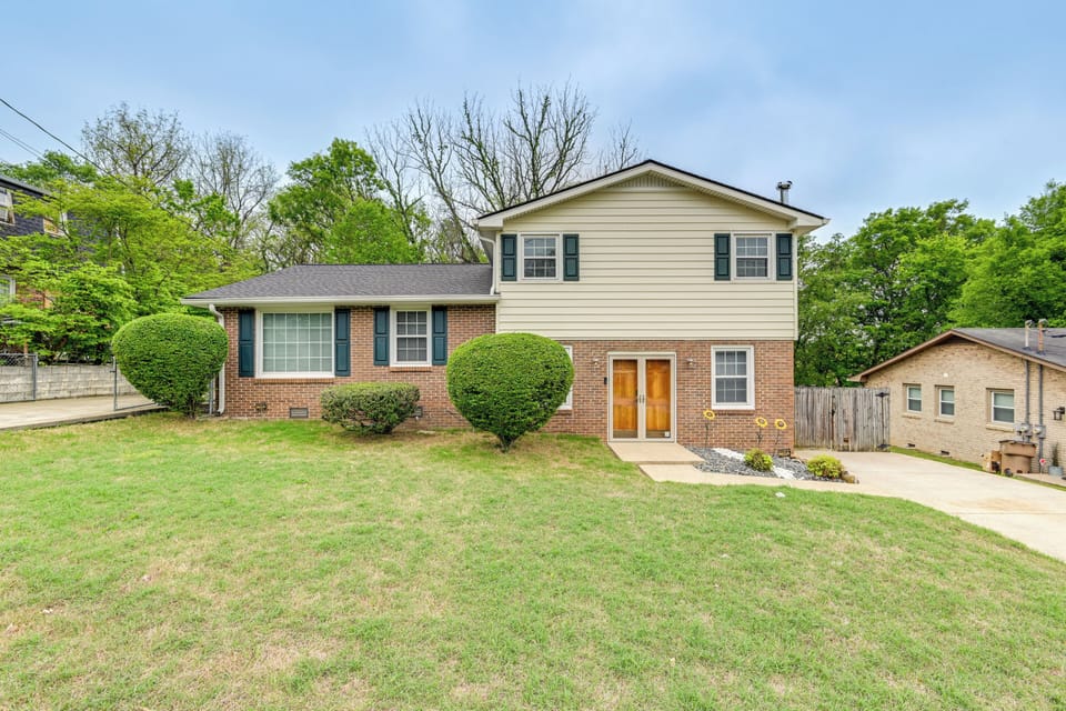 Nashville Vacation Rental | 2BR | 2BA | 1,100 Sq Ft | Stairs Required