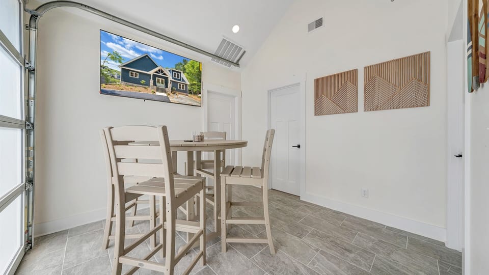 Pool Side Gathering Area with TV (2)