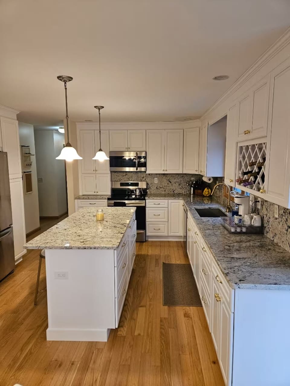 Full kitchen