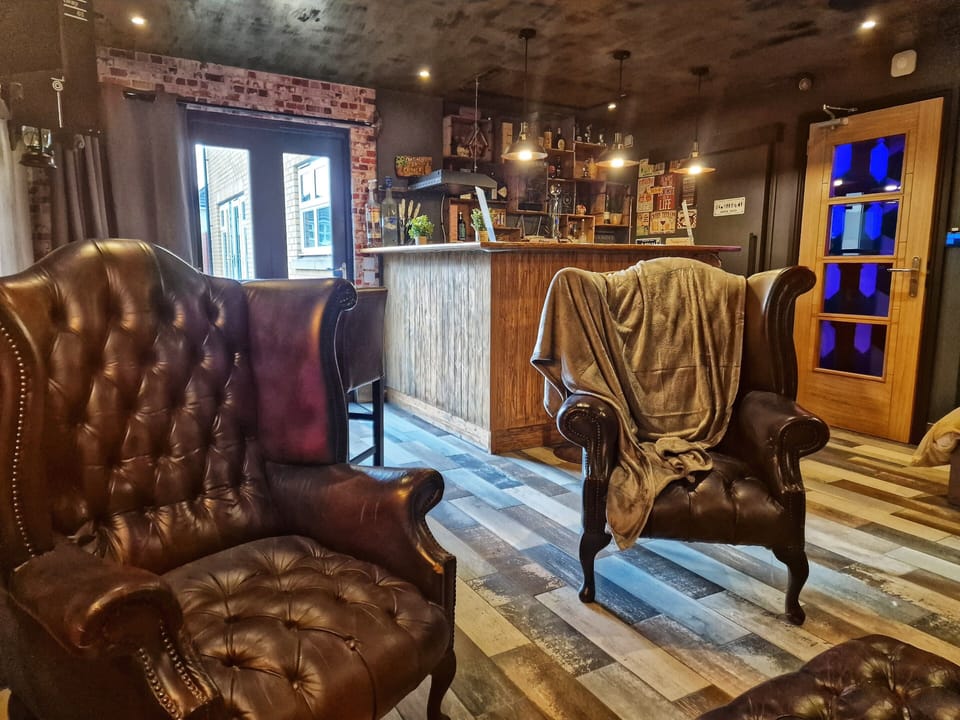Our Chesterfield armchairs offer the best TV-watching experience.