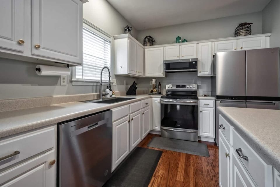 Full kitchen 