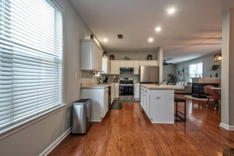 Kitchen before the back yard