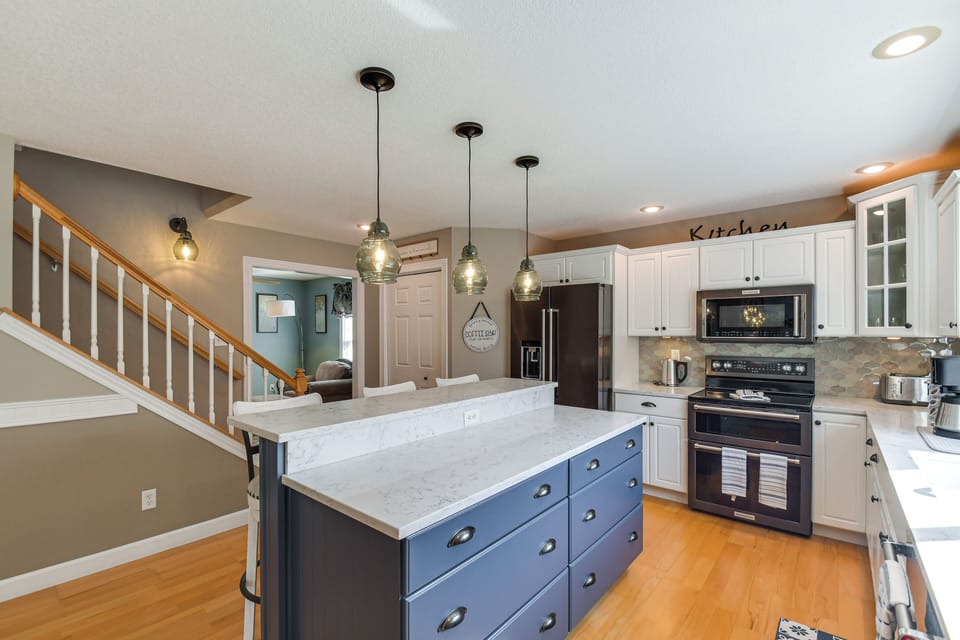 Kitchen | Keurig & Drip Coffee Makers w/ Pods Provided | Main Level