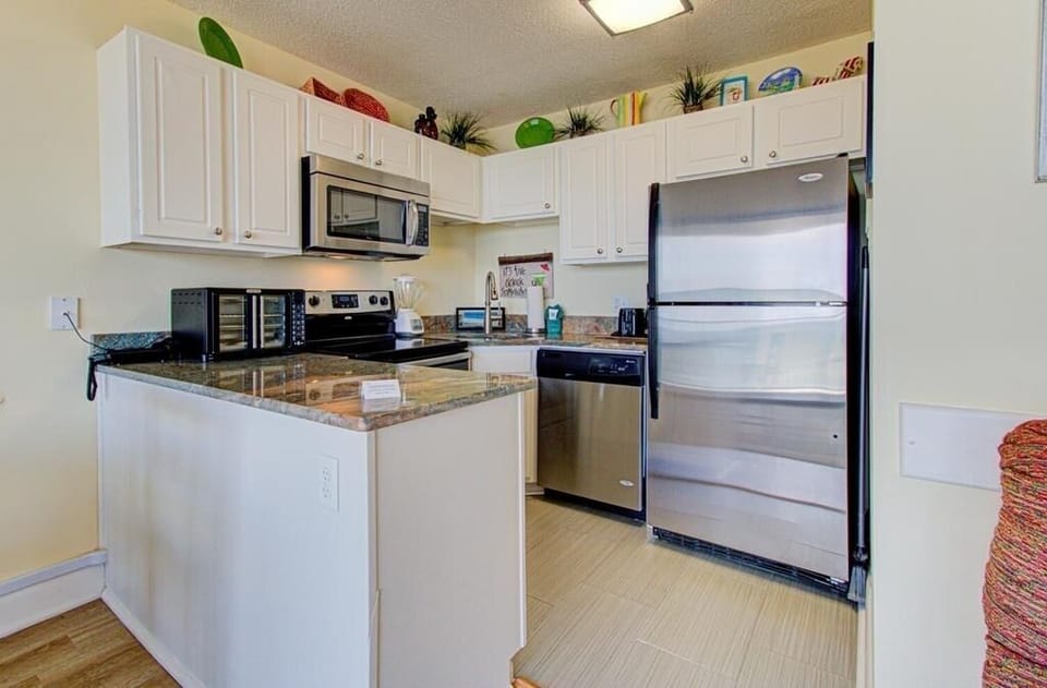 Atlantic Towers 409-large-009-042-Kitchen-1500x986-72dpi