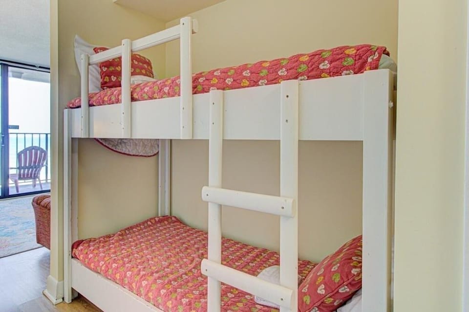 Atlantic Towers 409-large-016-047-Hall Bunks-1500x999-72dpi