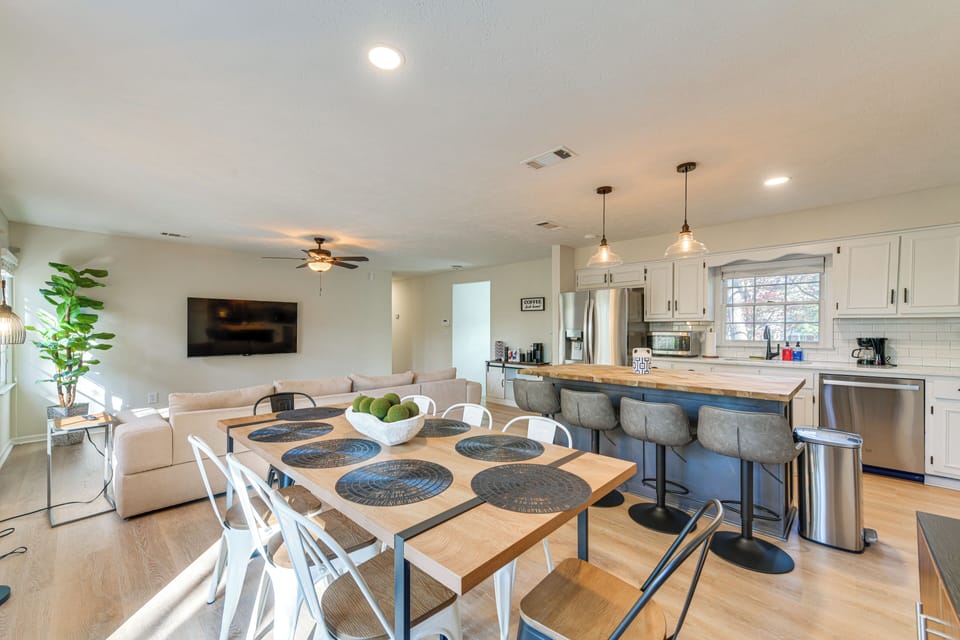 Columbus Vacation Rental | 3BR | 3BA | Steps Required | 2,014 Sq Ft