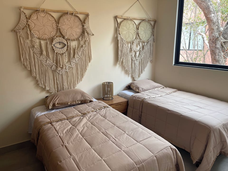 Second floor, two twin beds.