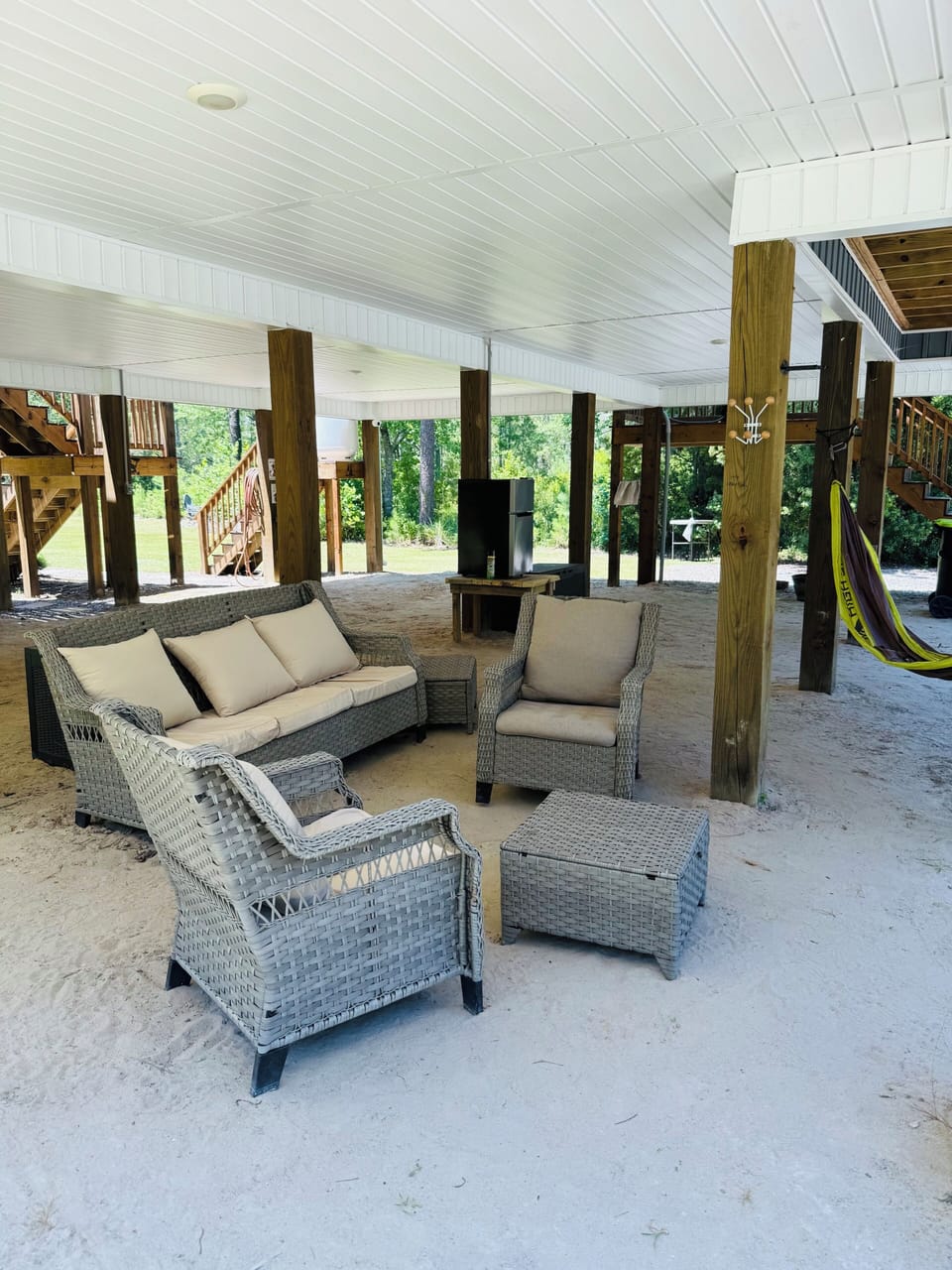 Outdoor area: furniture, mini fridge, hammock & outdoor shower & restroom 