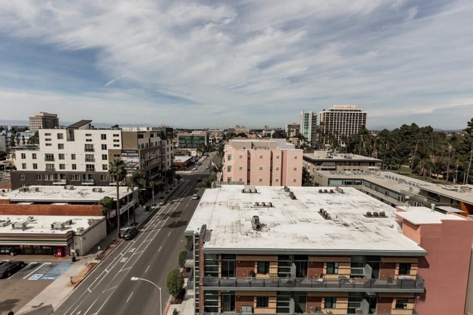 Wyndham (WorldMark) Inn at the Park_15_rooftop-sundeck.jpg