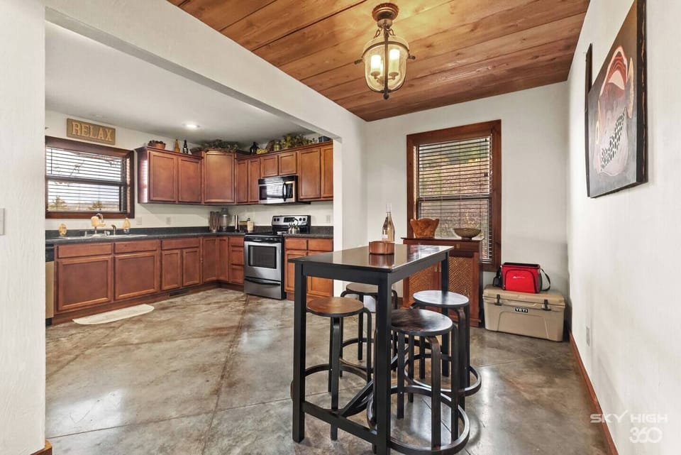 Little Seating Area in Kitchen