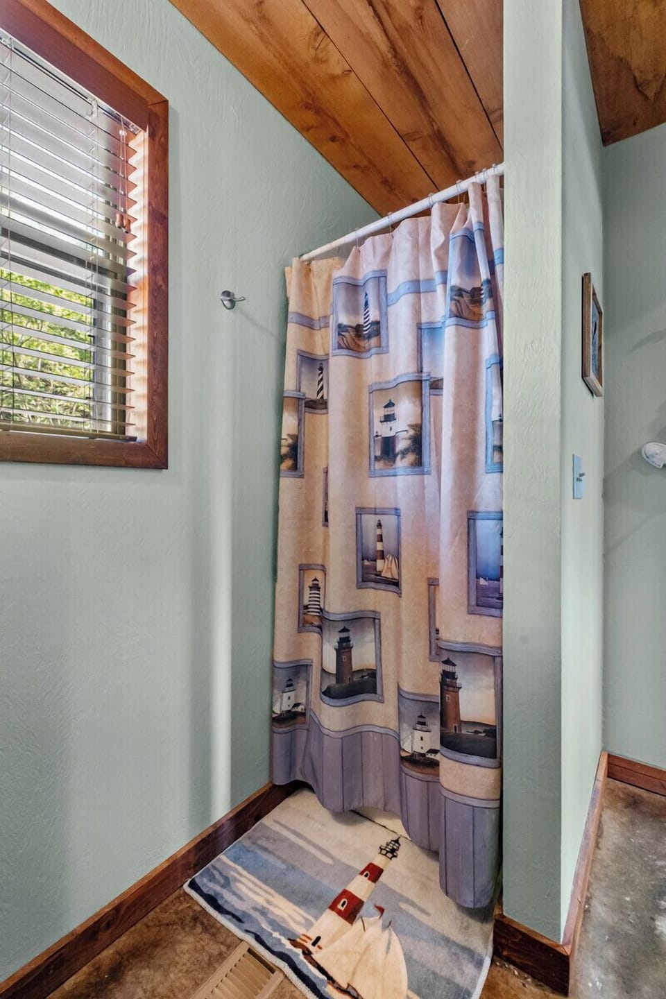 Walk-in Shower in 2nd Bath