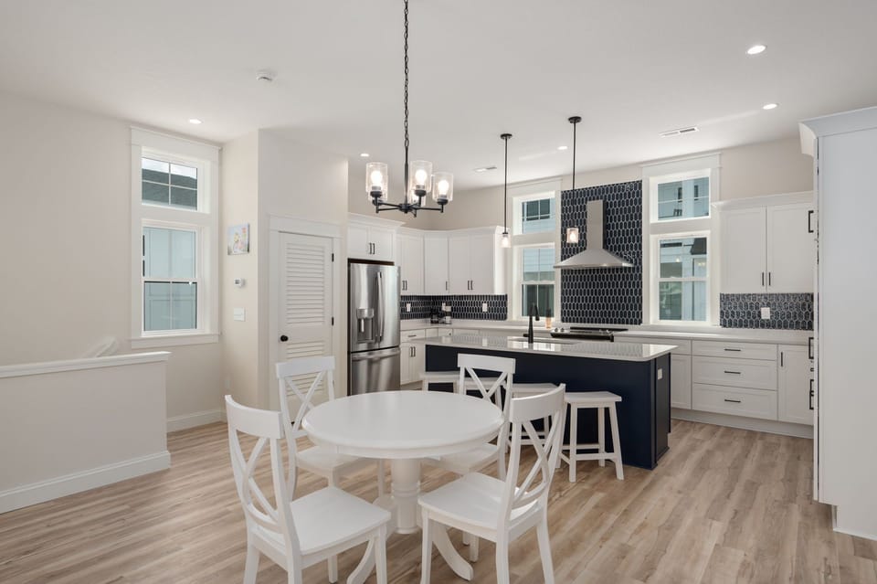OB104: Ocean Breeze 104 | TL Living and Dining Area - Seating for 4