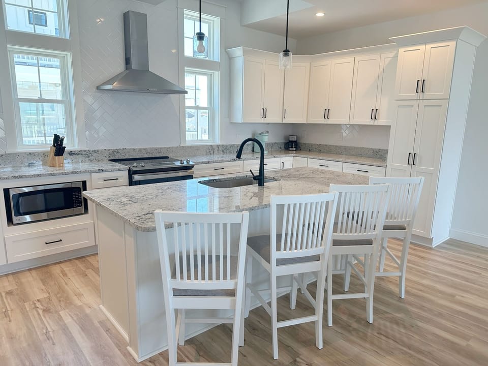 OB102: Ocean Breeze 102 |  TL Kitchen - Island Seating for 4