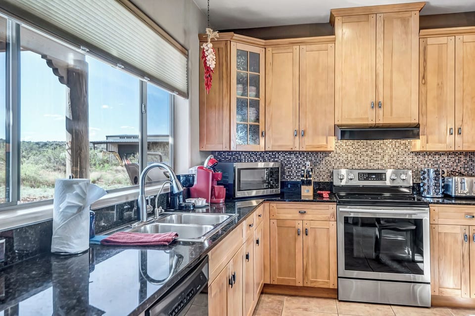 Fully equipped kitchen with stainless