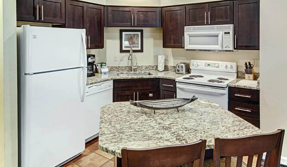 pinetop-two-bedroom-kitchen-1-664x386_enhanced