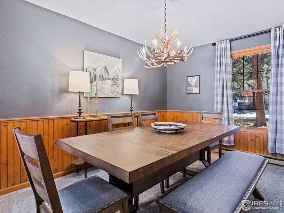 Dining room.jpg