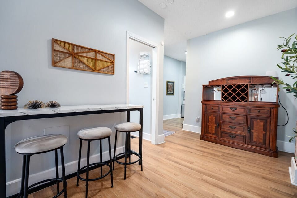 Breakfast Bar in Hallway