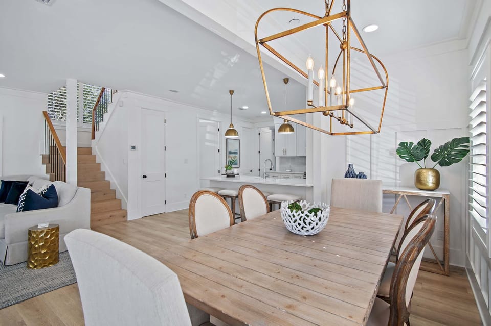 Dining area with seating for 6