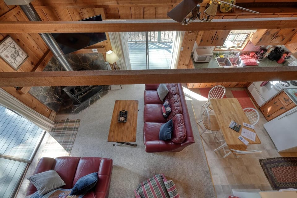 "The cabin is gorgeous!"-Isabel August 2025