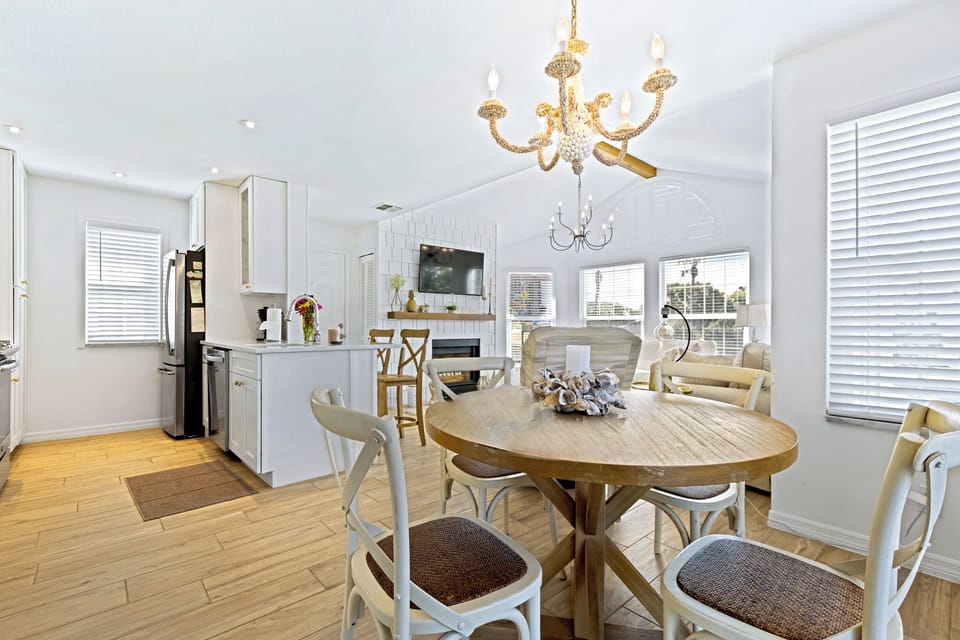 Extra seating for 2 at the kitchen counter.