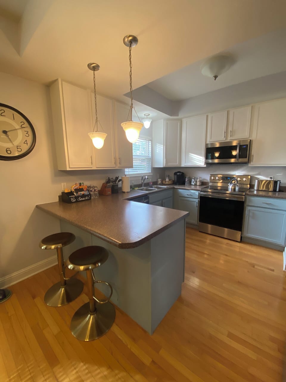 Kitchen fully stocked with stainless steel appliances. Coffee and snacks. 