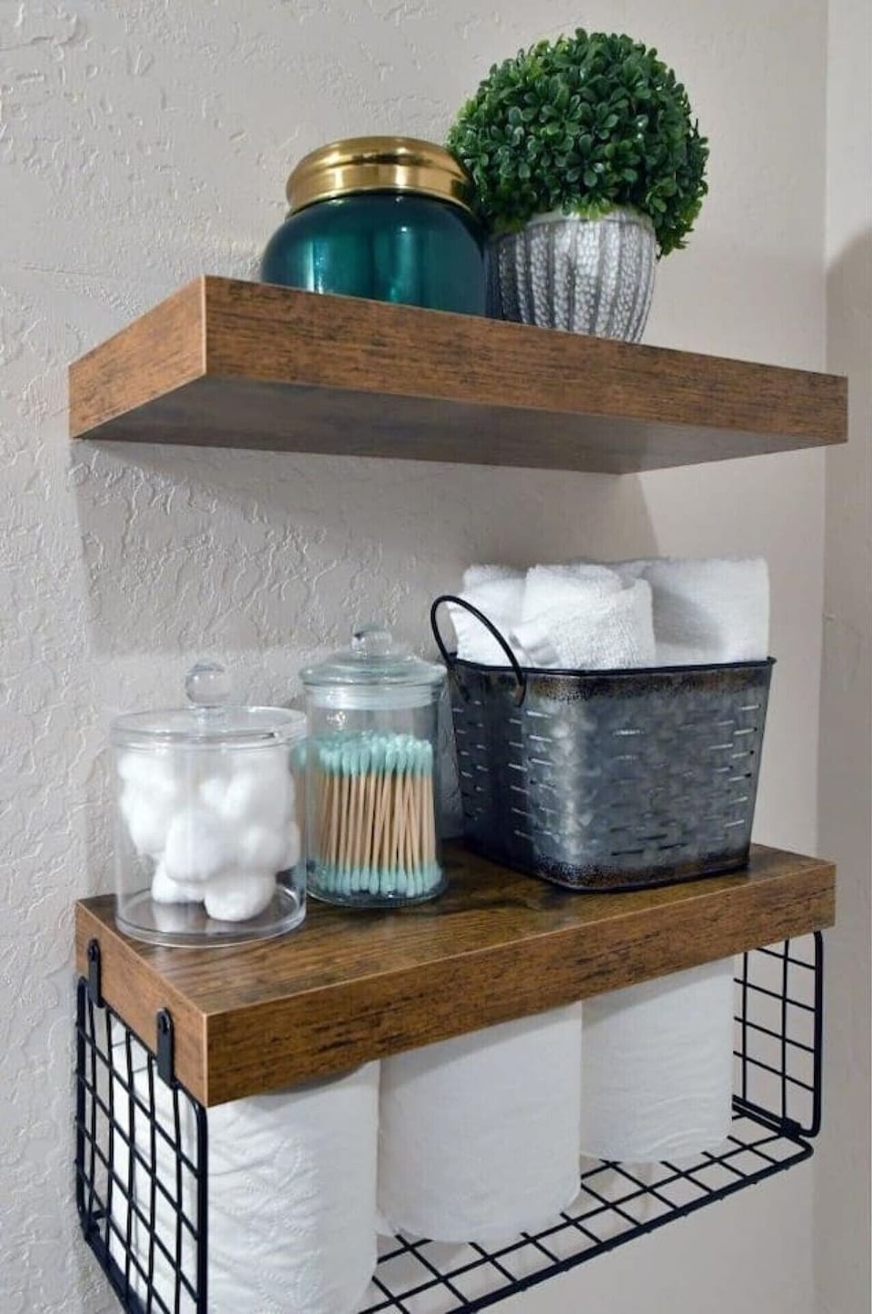 Washcloths & extra touches in the bathroom for your convenience!