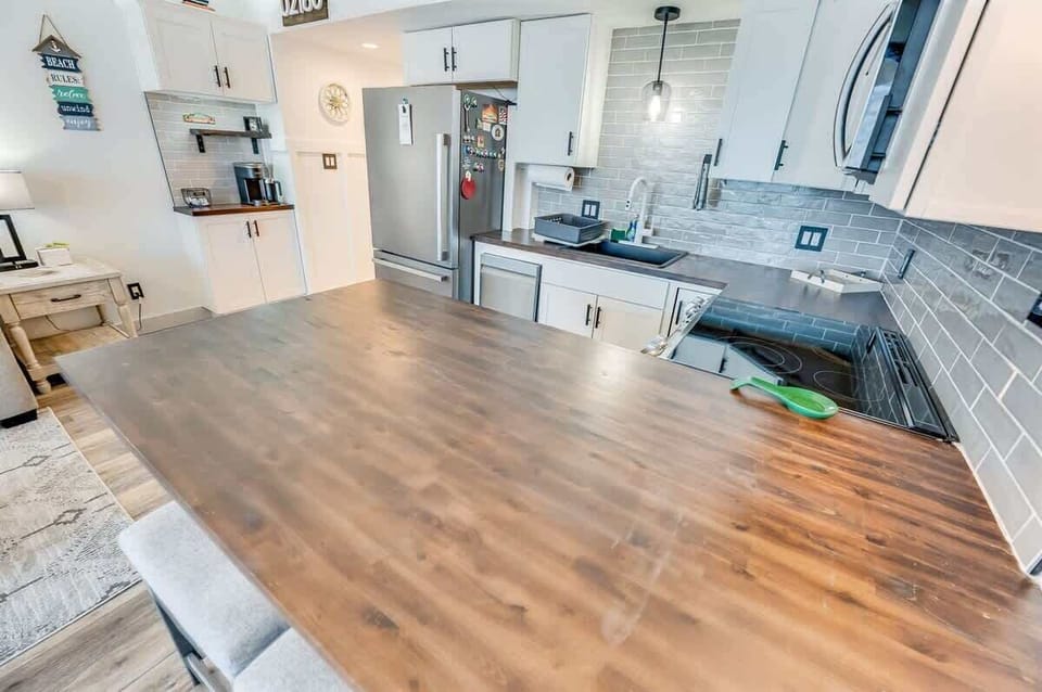 Large Kitchen Area, Beautifully Decorated