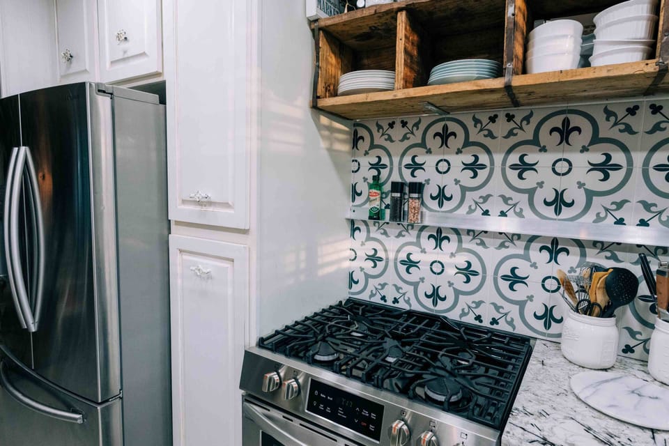 Kitchen, gas stove... cook away, or not!