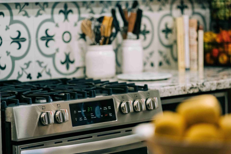 Fully stocked kitchen!