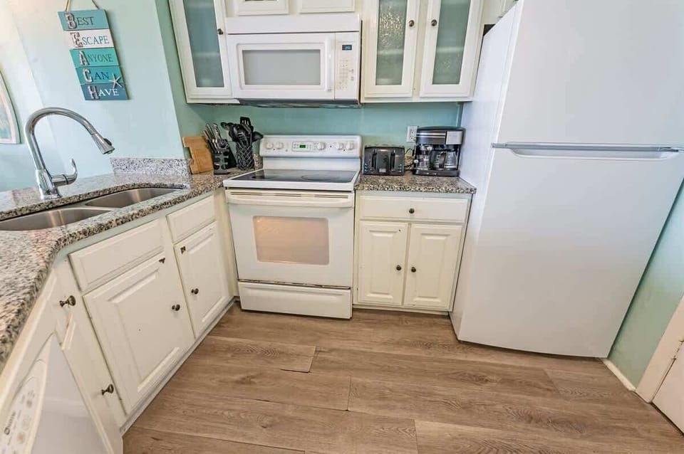 Large Kitchen Area