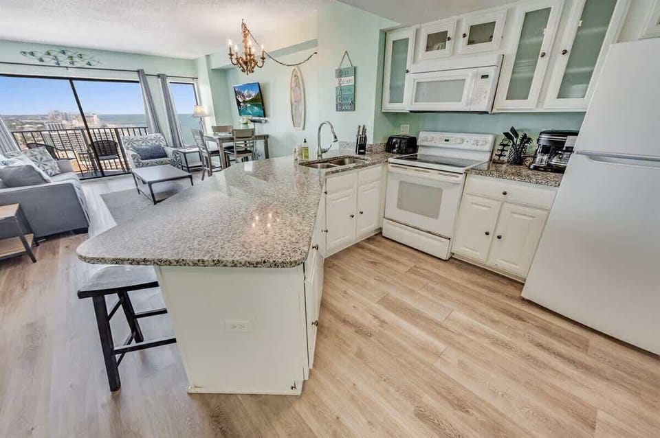 Large Kitchen Area, Beautifully Remodeled