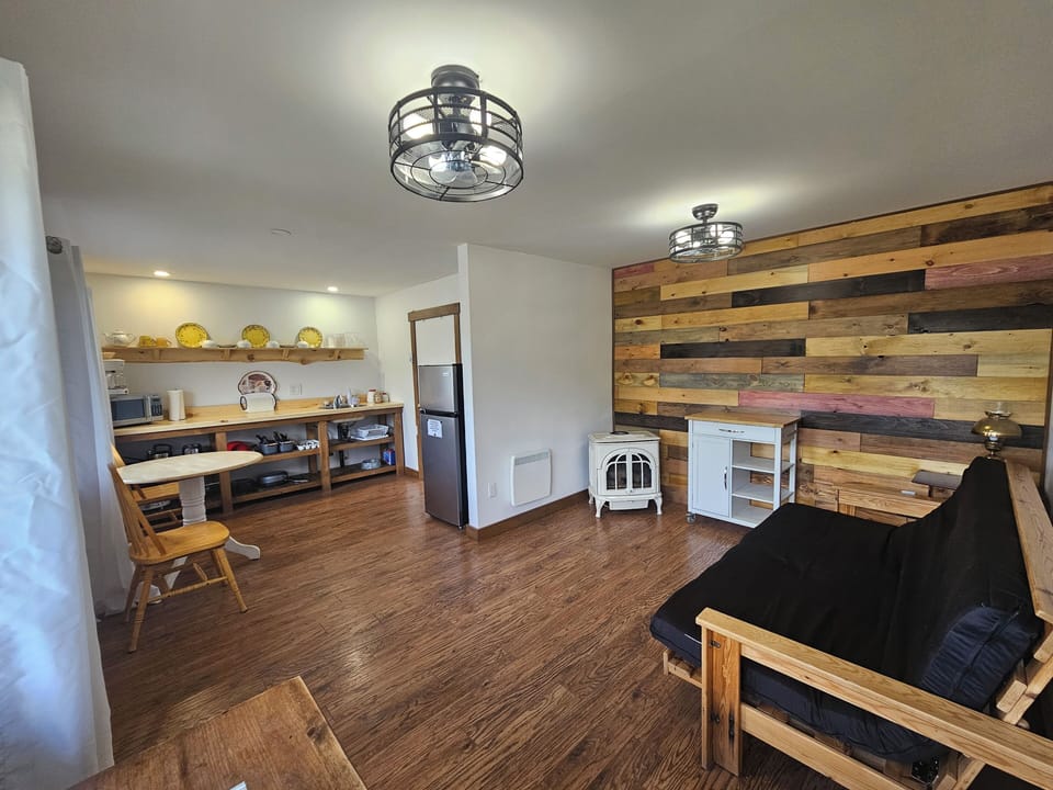 Cabin 1 - Living Room & Kitchenette