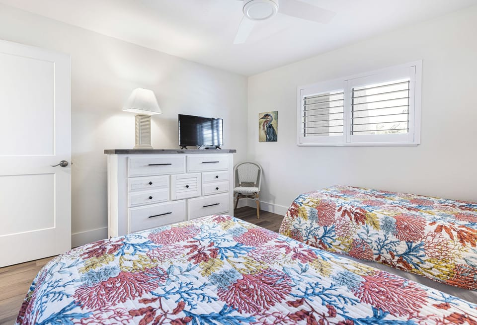 GUEST BEDROOM WITH 2 TWINS