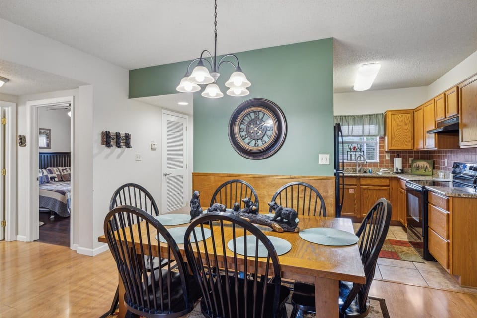 Cedar Lodge 202 River Delight Pigeon Forge 2 Bedroom Condo on th