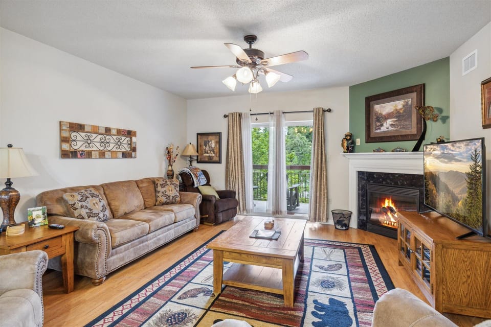 Cedar Lodge 202 River Delight Pigeon Forge 2 Bedroom Condo on th - Spacious Living Room with Gas Fireplace, Sleeper Sofa and SMART TV with Cable & WIFI throughout vacation rental