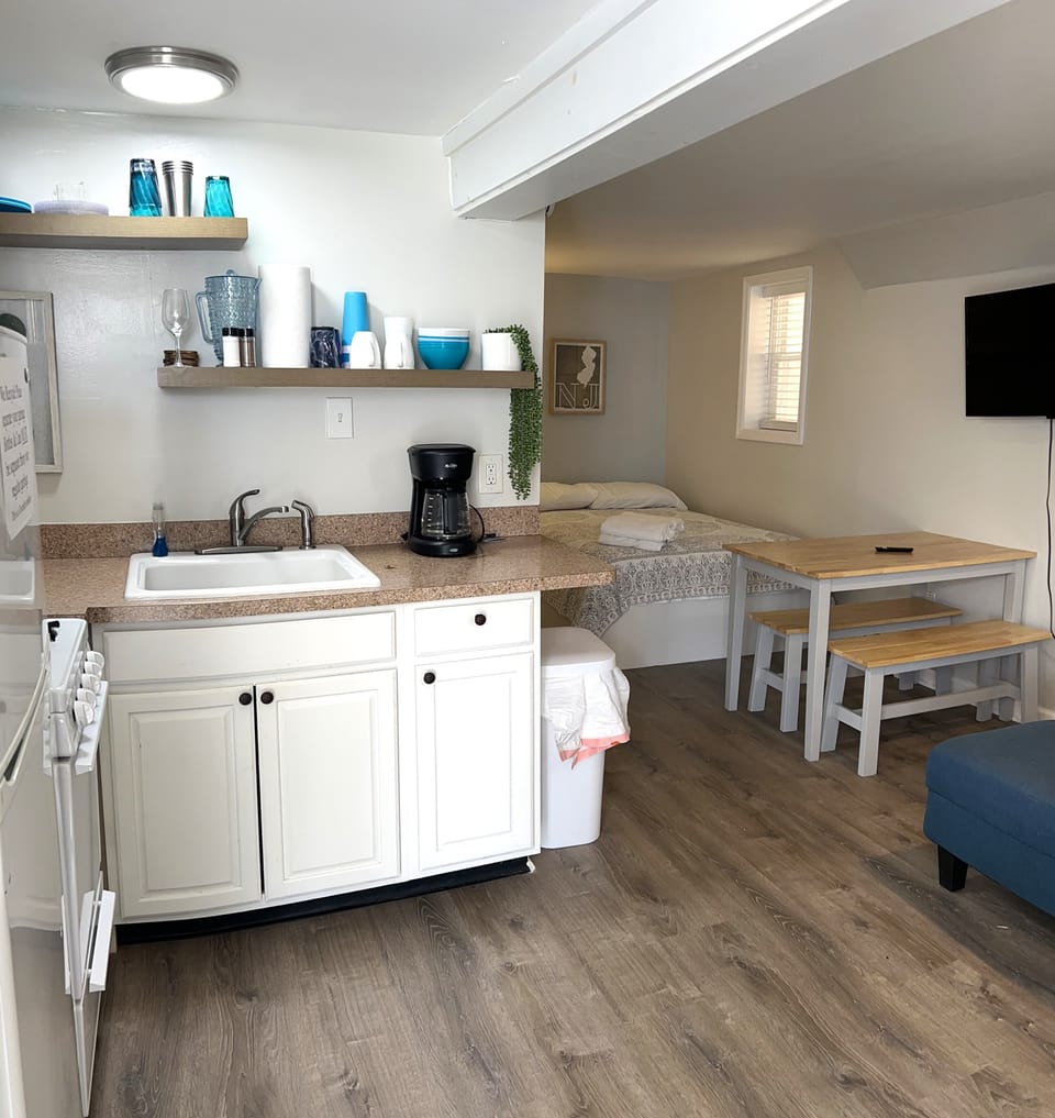 Kitchen: Pleanty of space