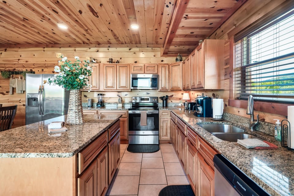 Kitchen w/ 2 fridges. Well stocked w/utensils,pots,pans for large group cooking