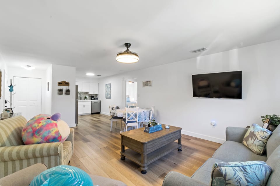 Great room style. Smart TV for streaming services.
Pull out Sofa Bed (Queen)