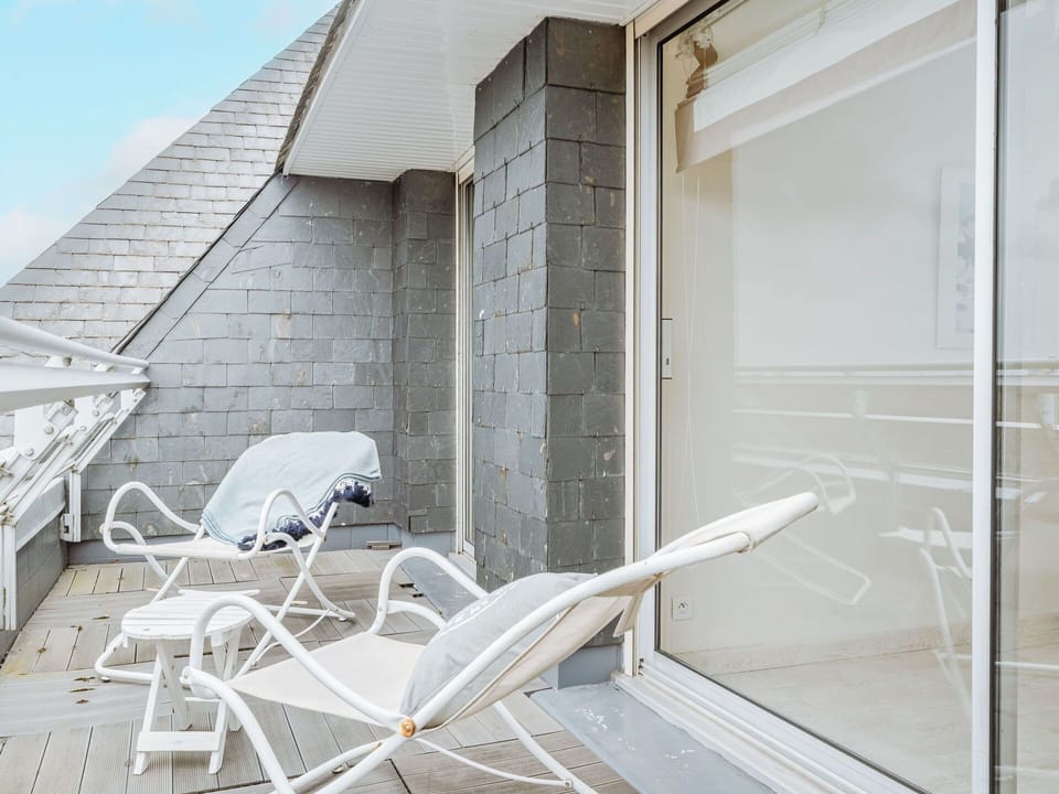 Furniture, Table, Property, Plant, Window, Building, Interior Design, Wood, Chair, Architecture