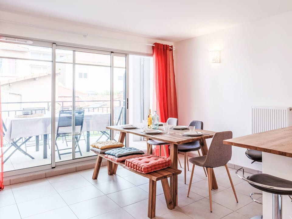 Furniture, Table, Property, Plant, Window, Building, Interior Design, Wood, Chair, Architecture