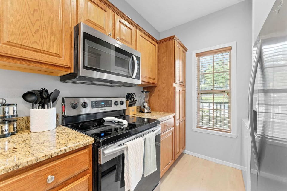 Stainless steel appliances are ready for you to cook your favorite dishes!