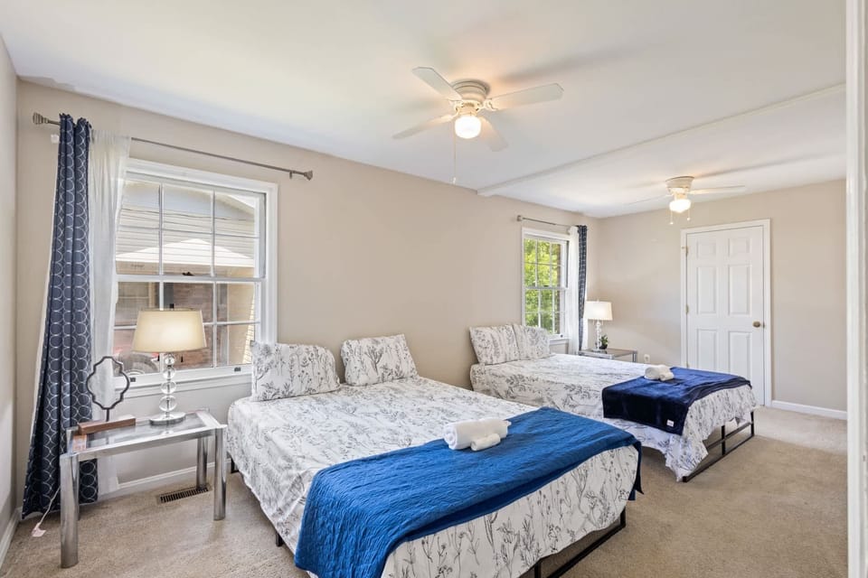 Ideal for families or friends—two queen beds and plenty of room to share.