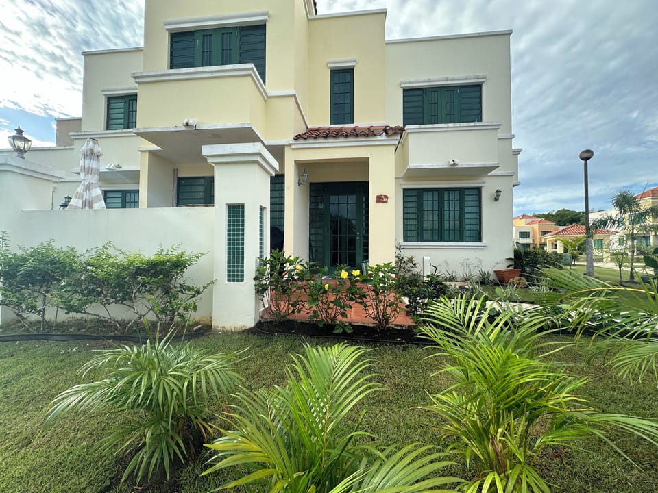 Villa Las Brisas entrance