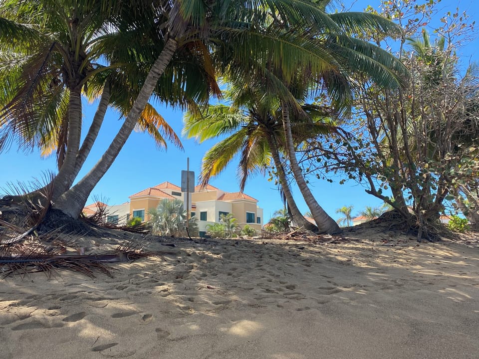 Punta Del Mar within steps to the beach